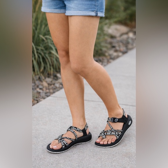 Chaco Shoes - Chaco Sandals Size 6 Black White Pattern Adjustable Outdoor Hiking